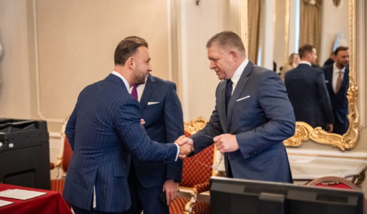 28603_matus-sutaj-estok-robert-fico-640x420.jpg Strana Hlas-SD poprela, že by riaditeľka školy, kde mal prednášať premiér Fico, bola jej členkou