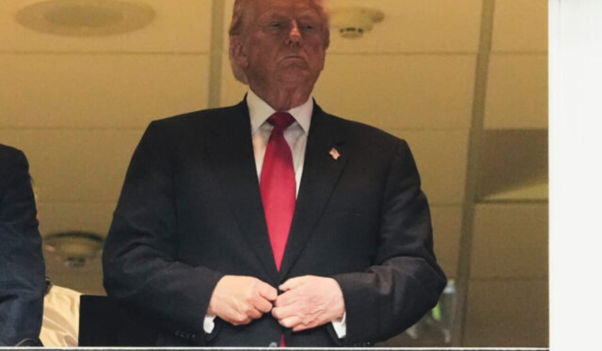 Trump udelil milosť viac ako 70 ľuďom obviňovaným z pokusu o zmarenie volieb z roku 2020