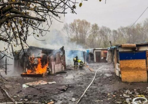 Požiare vo vylúčených komunitách spôsobili smrť deviatich detí, Človek v ohrození apeluje na vládu