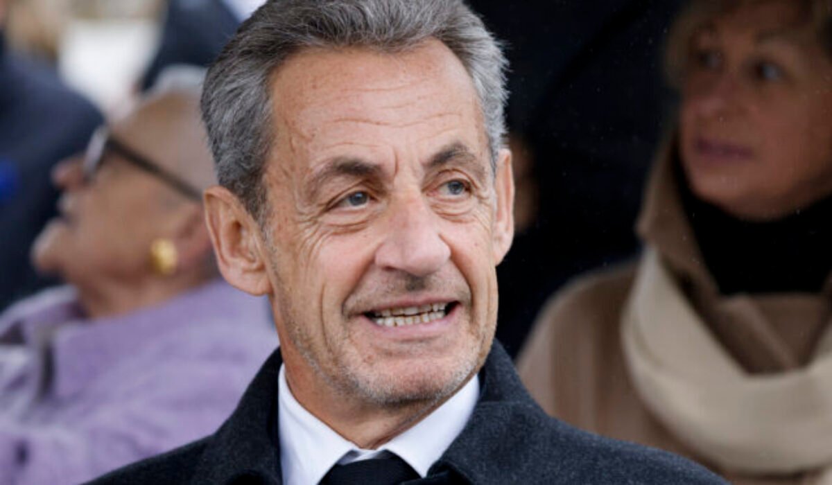 Súd prikázal prepustenie francúzskeho exprezidenta Sarkozyho z väzenia