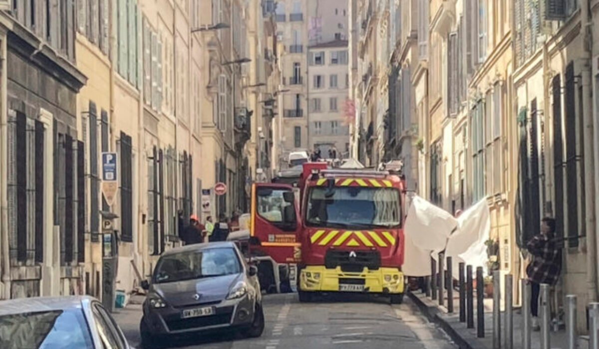 28694_france_marseille_building_collapse_51091-640x420.jpg Bomba v balíčku v schránke poisťovne v strednom Francúzsku zranila jedného človeka