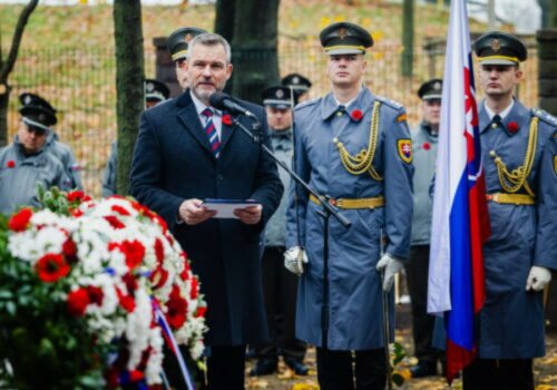 Súčasný svet vykazuje nebezpečné paralely s predvojnovým obdobím, Pellegrini si uctil vojnových veteránov – VIDEO