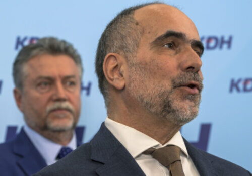 Štát nemá zarábať na závislostiach, KDH kritizuje Slovenskú poštu za predaj hazardných produktov – VIDEO