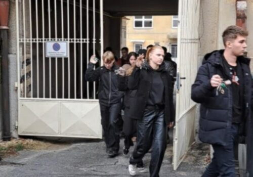 Študenti v Poprade odišli po Ficovej prednáške so štrngotom kľúčov, jedna študentka ju nazvala agresívnou – VIDEO, FOTO