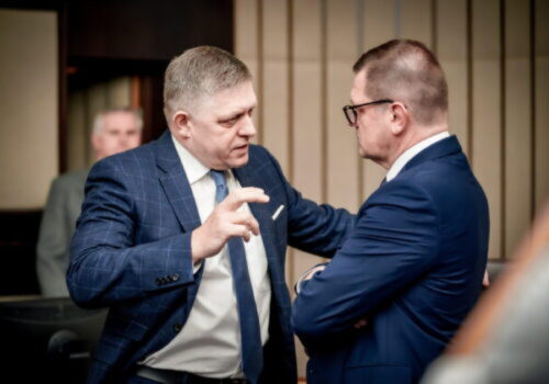 Fico navrhuje odvolať Kmeca, podpredseda vlády má skončiť pre pochybnosti okolo inovačných výziev