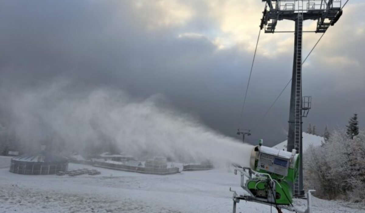 Zasnežovanie lyžiarskych stredísk v Tatrách sa možno začne už budúci týždeň, keď sa ochladí