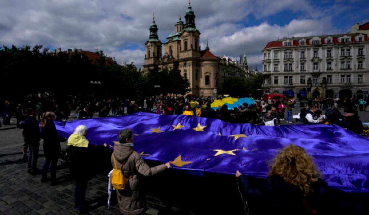 Tisíce ľudí v Prahe demonštrujú proti vzniku vlády ANO, SPD a Motoristov