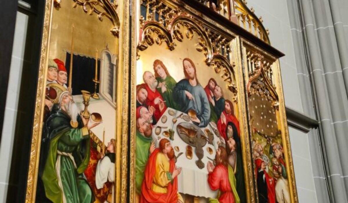 V košickom Dóme svätej Alžbety požehnali nový oltárny celok, Oltár Poslednej večere – FOTO