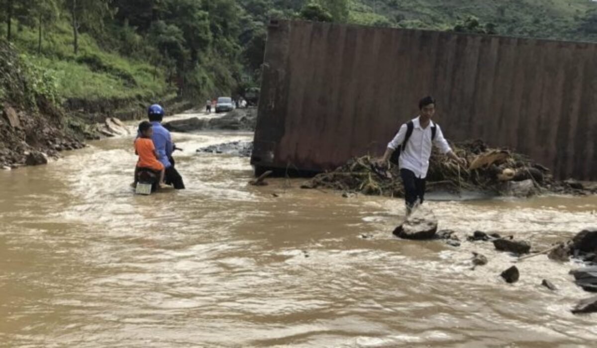 Vietnam zápasí s katastrofou, záplavy zabili 90 ľudí, tisíce domácností zostávajú zatopené