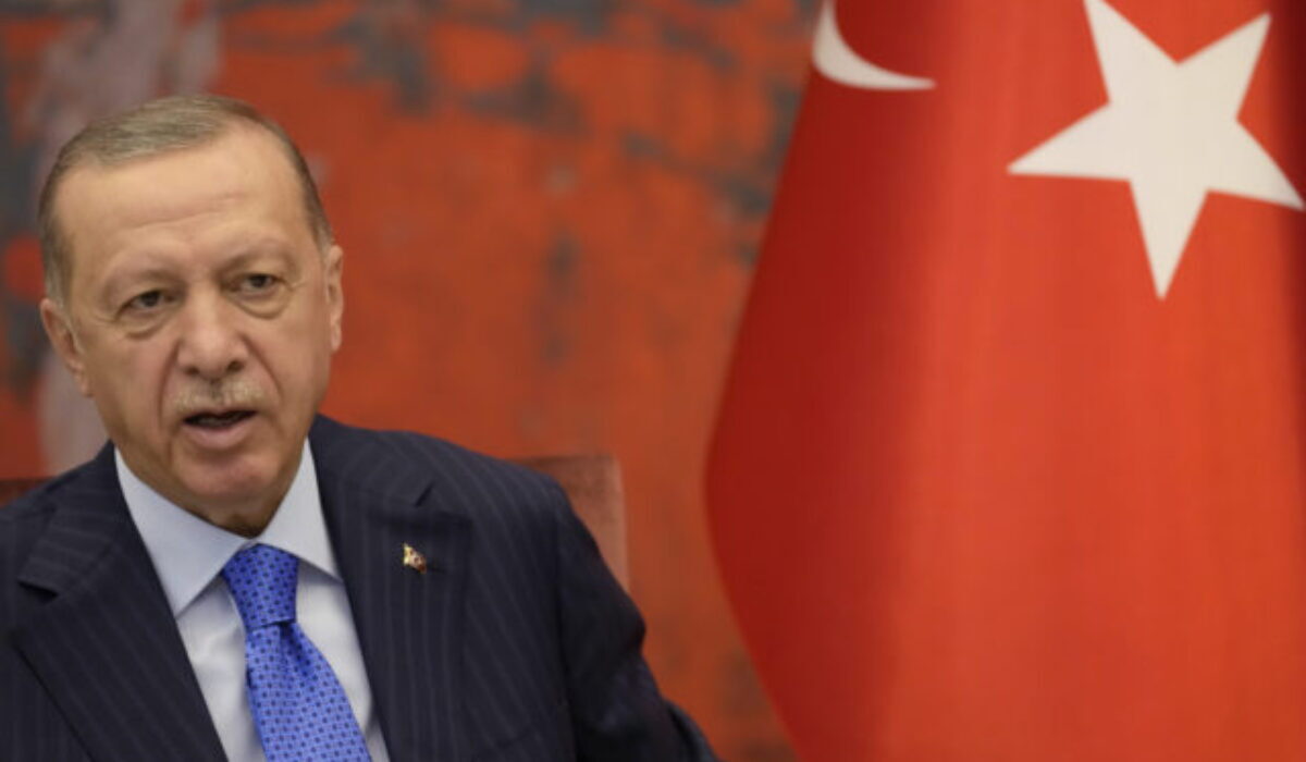 Erdogan bude telefonovať s Putinom o krokoch, ktoré môžu zastaviť zabíjanie na Ukrajine