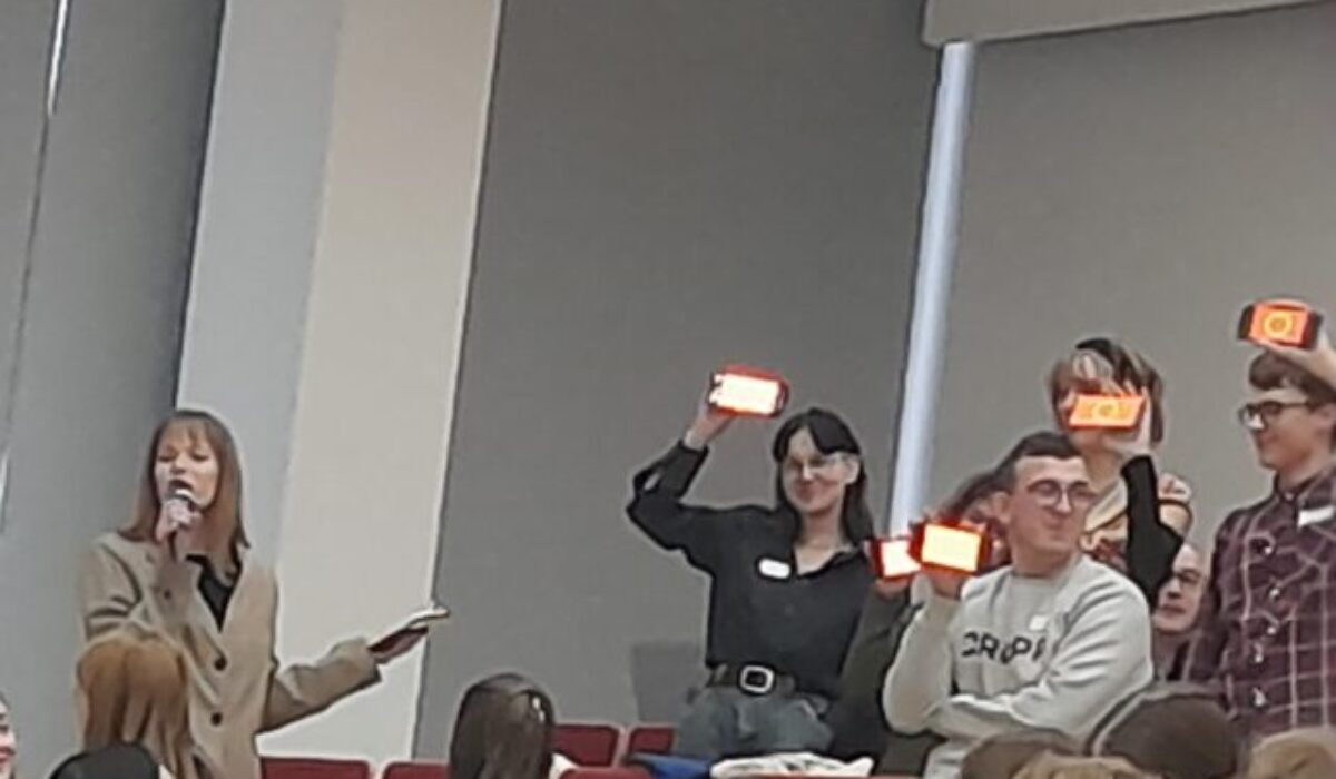 „Rokovanie“ europarlamentu sa prenieslo do Nitry, poslancami boli študenti a diskutovali o rozpočte EÚ – VIDEO