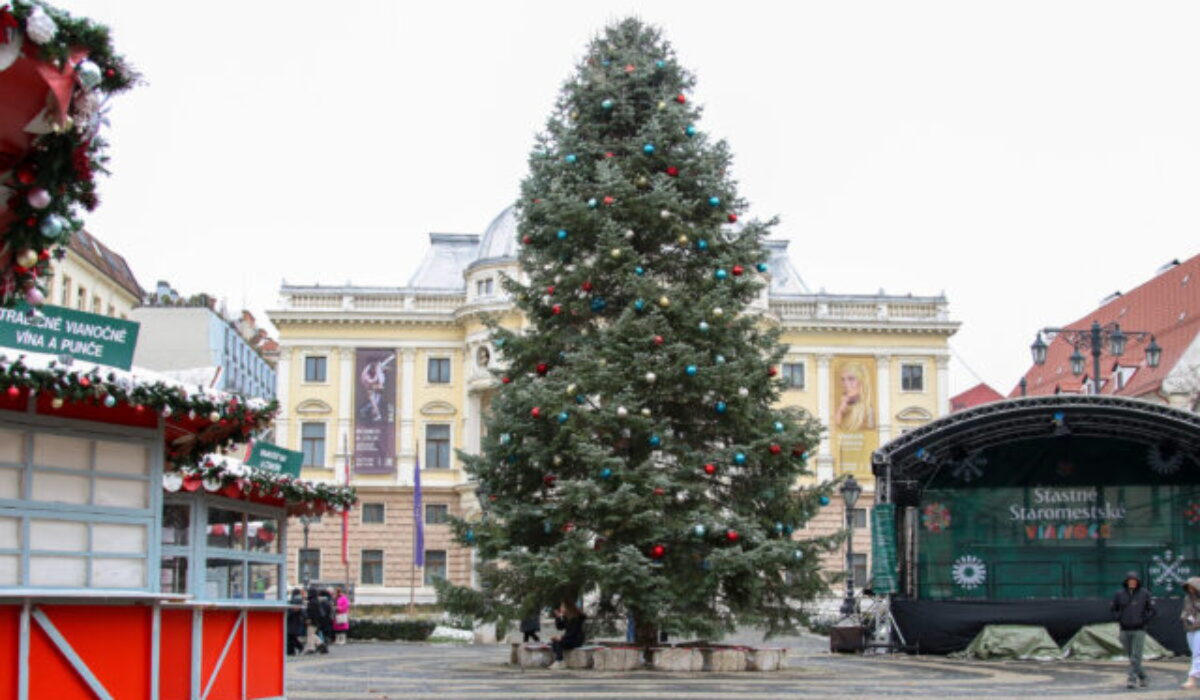 Od centra až po hrad. Už o niekoľko dní odštartujú v Bratislave vianočné trhy – FOTO