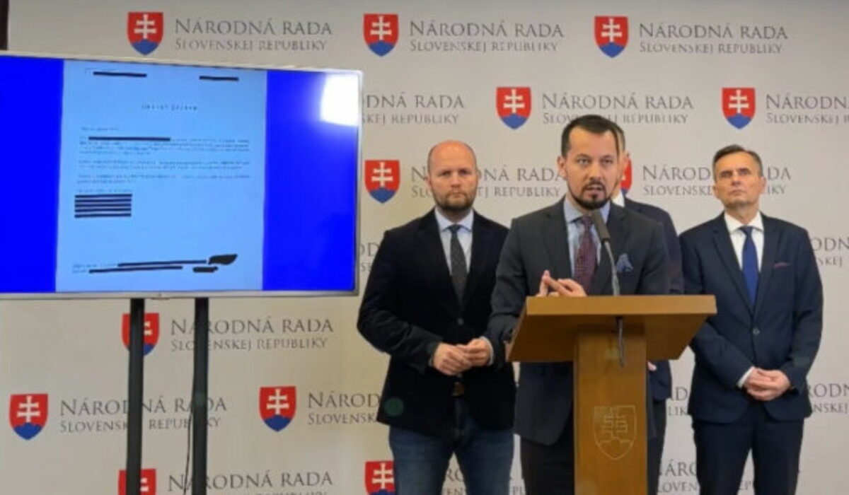 Šéf finančnej správy dal príkaz na lustrovanie rodiny Marty Šimečkovej, tvrdia Demokrati. Podávajú trestné oznámenie – VIDEO
