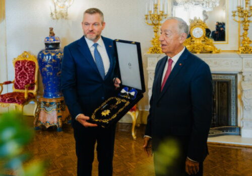 Pellegrini získal v Portugalsku najvyššie štátne vyznamenanie, prezident mu odovzdal Veľkú reťaz princa Henricha – VIDEO, FOTO