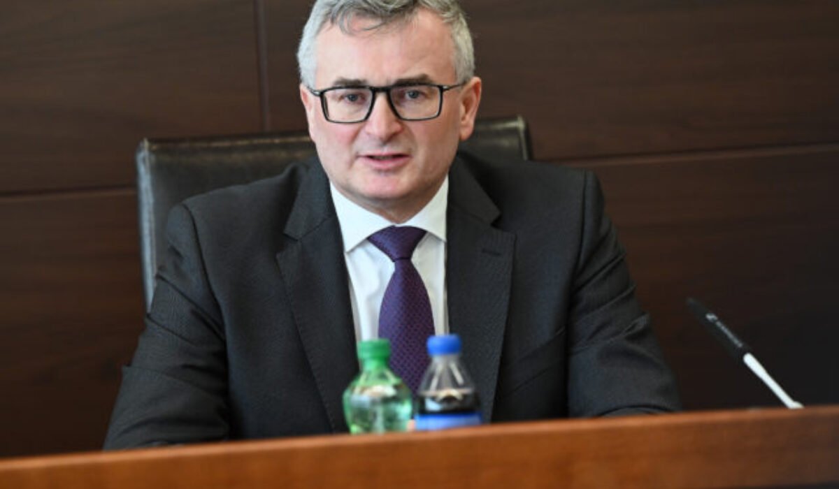 Fiačan v pléne apeloval na poslancov, súd pre neobsadené miesto nemôže prijať meritórne rozhodnutia