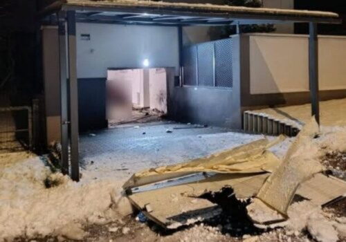 Polícia začala súvislosti s výbuchom bomby pred domom podnikateľa trestné stíhanie, odpálená bola zrejme na diaľku