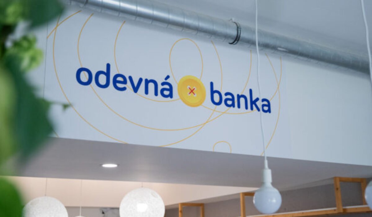 29787_odevna-banka-640x420.jpg Keď pomoc dáva zmysel: príbehy rodín, ktorým sa podarilo postaviť na nohy