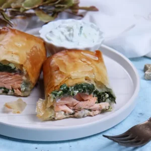 Špenátovo-fetový závin s lososom – jemná elegancia