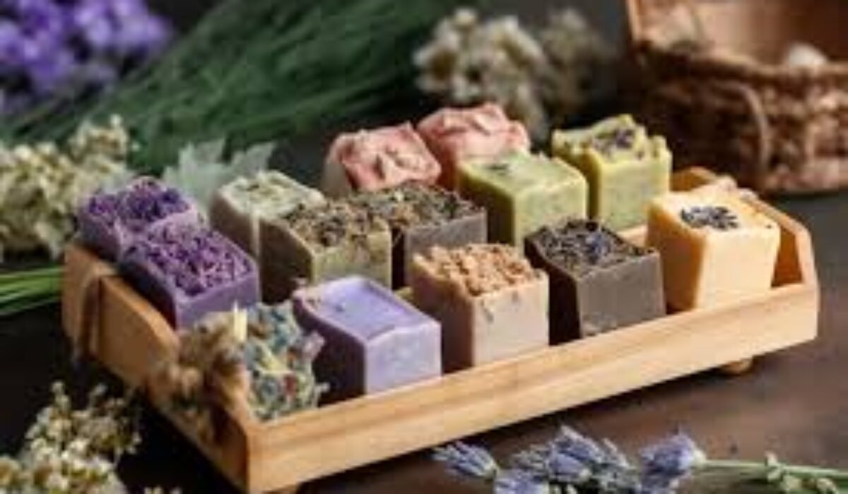 images (1) 🧼 Návrat k Podstate Čistoty: Prečo Prírodné Mydlá Prepisujú Pravidlá Starostlivosti o Pokožku