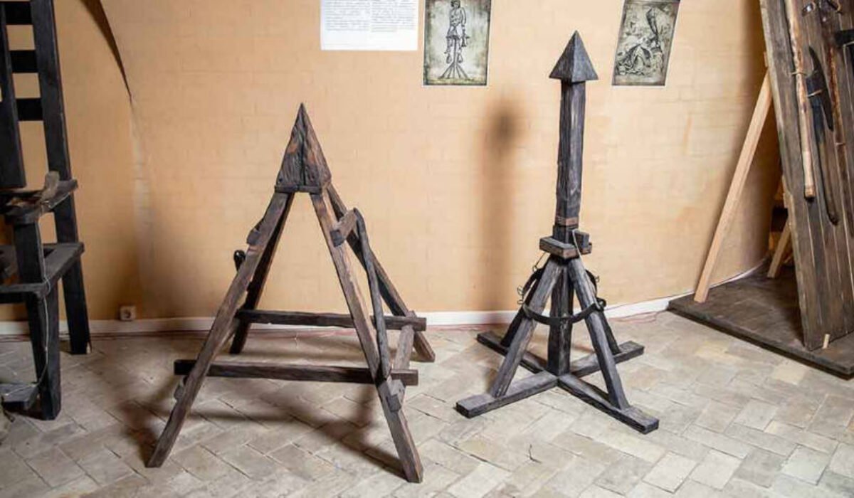 judas-cradle-in-museum Judášova kolíska: Keď bola bolesť formou umenia