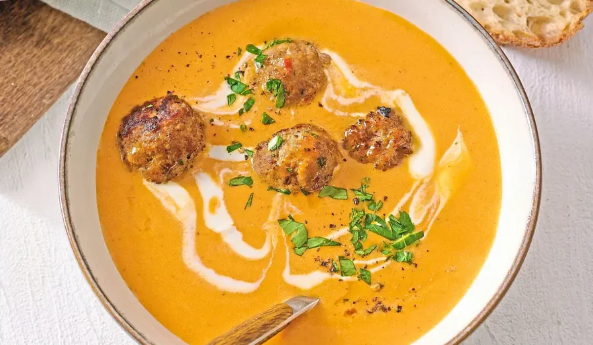 Rýchle mäsové guľôčky v paprikovej polievke – skvelý obed či večera za 20 minút