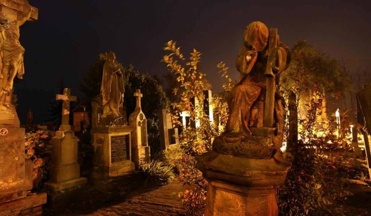 ušičky Všetkých svätých a Dušičky: Svetlo medzi živými a mŕtvymi