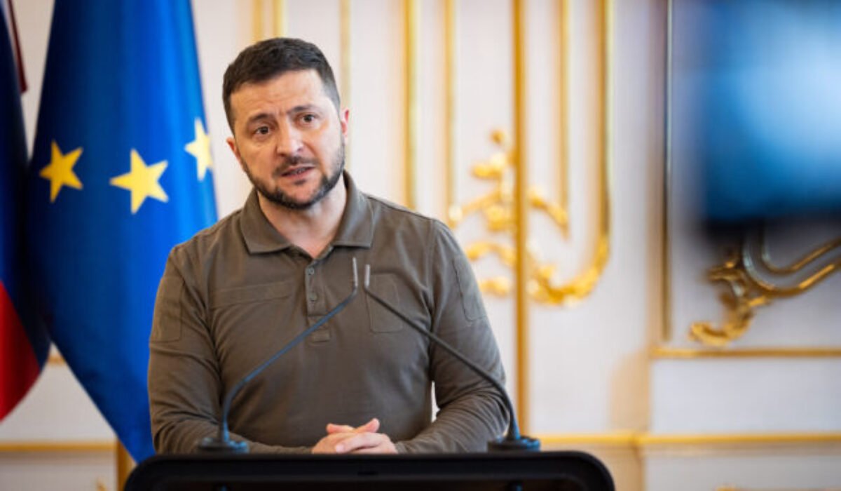 Zelenskyj sa v Paríži snaží o získanie podpory v mierových rokovaniach