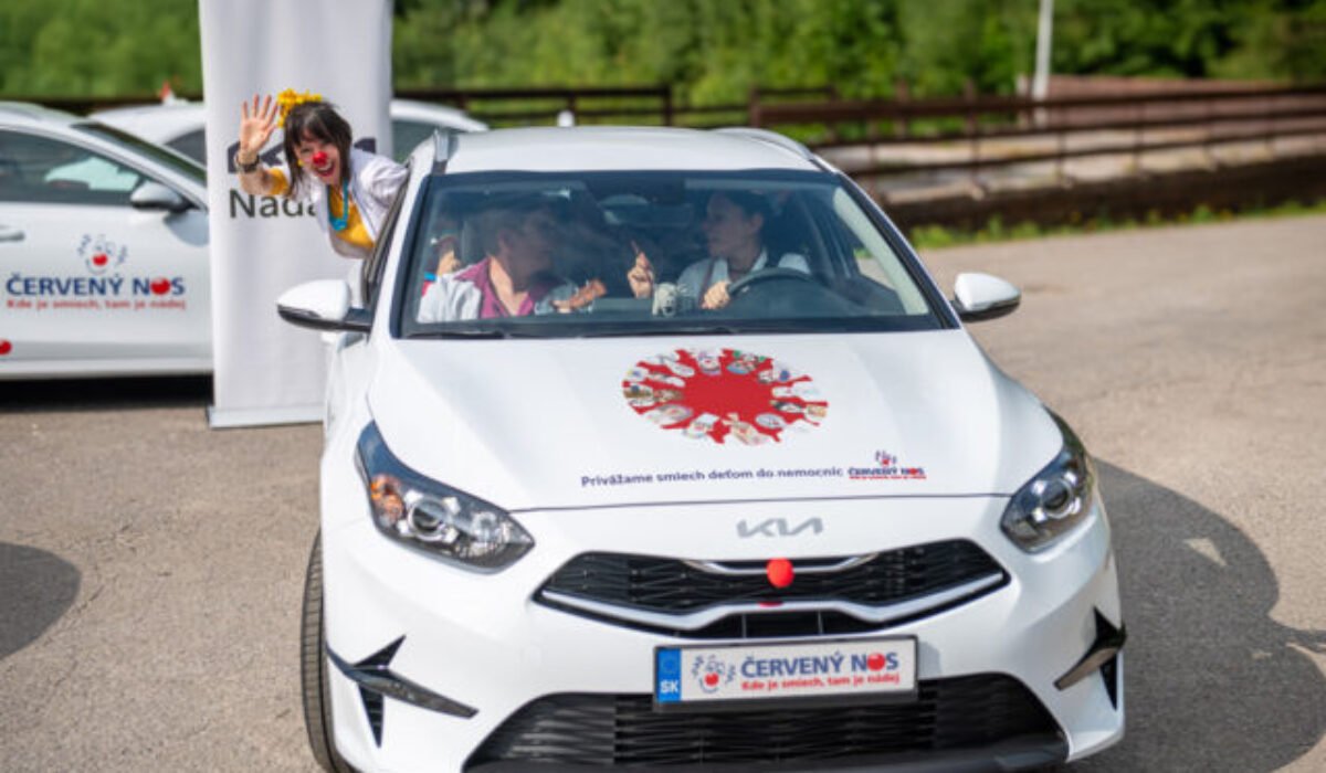 30126_dsc_1958f-640x420.jpg Giving Tuesday v Červenom nose – žiaci vytvorili nový outfit klaunských áut, aby potešili deti v nemocniciach