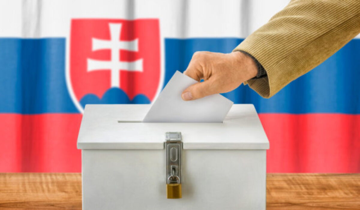 Ľudia na Slovensku veria, že voľby dokážu zmeniť smerovanie krajiny, boja sa však o demokraciu