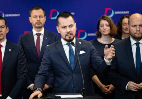 Demokrati podali trestné oznámenie pre nákup centra vo Voderadoch, Šeliga hovorí o „zjavnej zlodejine“ za milióny eur – VIDEO, FOTO
