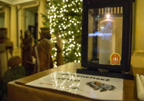 Symbol mieru a nádeje opäť rozžiari Slovensko, skauti už po 36. raz prinesú Betlehemské svetlo