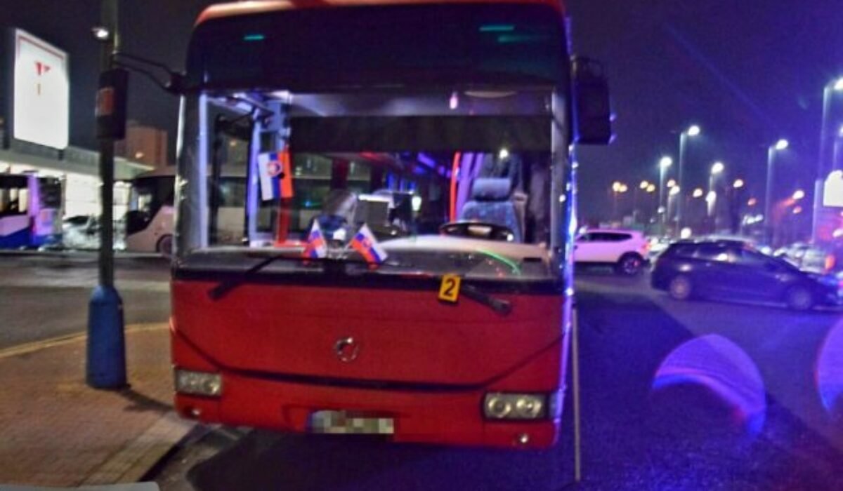 30277_594971932_1169402715324456_6587477560675347762_n-640x420.jpg Smutná noc v Poprade. Autobus zrazil ženu v úseku so zákazom vstupu chodcov, tá po náraze neprežila – FOTO