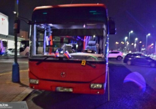 Smutná noc v Poprade. Autobus zrazil ženu v úseku so zákazom vstupu chodcov, tá po náraze neprežila – FOTO