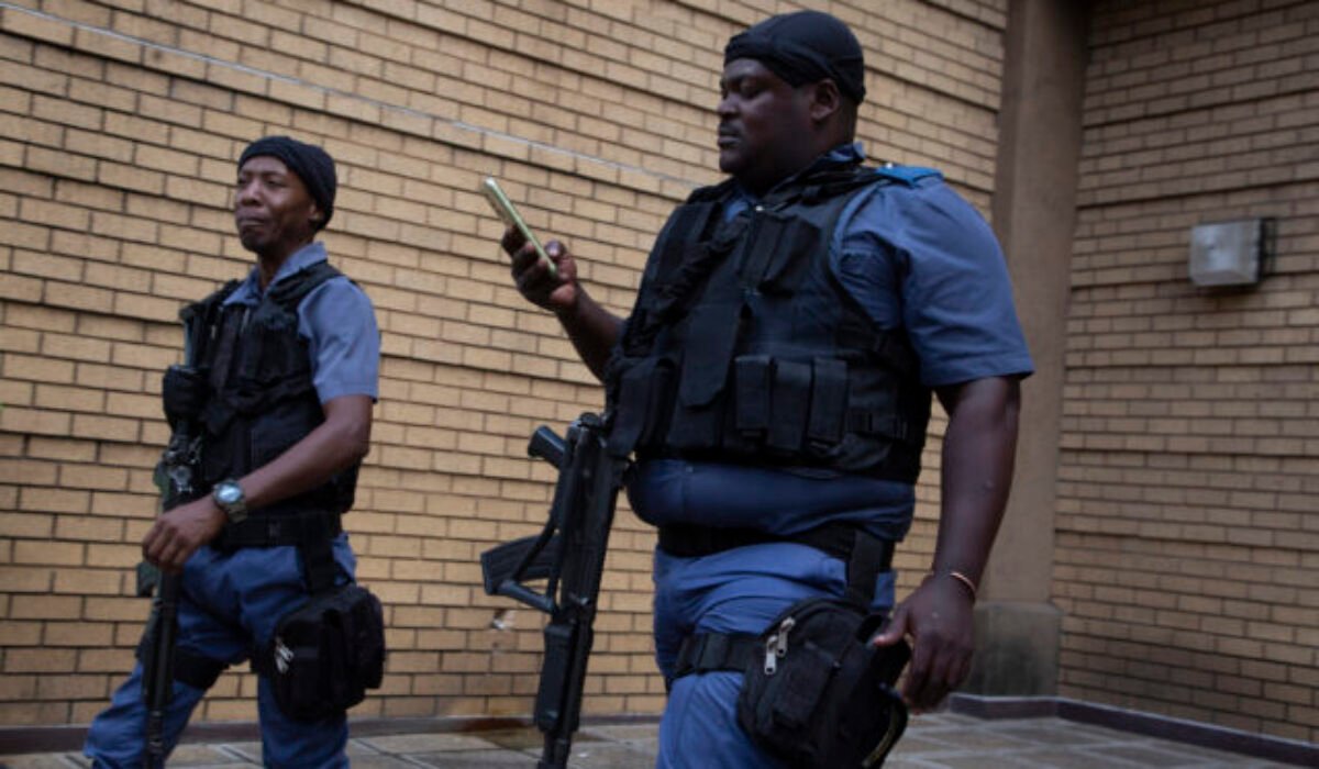 30299_south_africa_parliament_speaker_69733-640x420.jpg Streľba v juhoafrickom hosteli zabila jedenásť ľudí