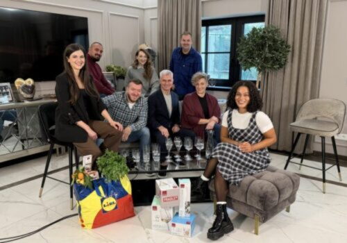 Známa kapela prekvapila netradičným „skleneným“ koncertom