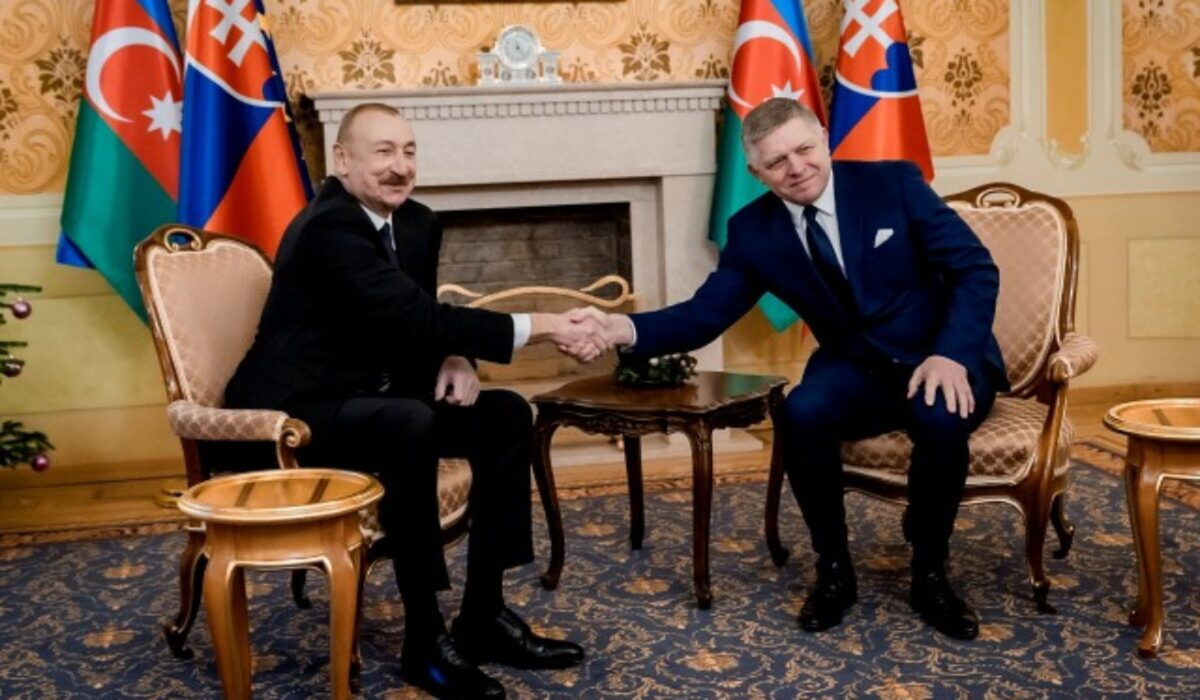 Fico sa stretol s prezidentom Azerbajdžanu, hovorili o rozvoji spolupráce v energetike aj obrannom priemysle – FOTO