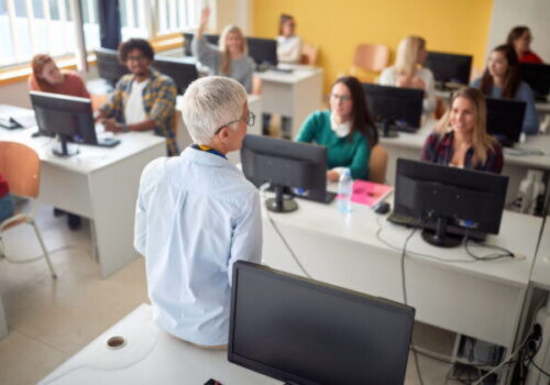 Slovenskí učitelia prírodných vied zobrali AI do vlastných rúk. Zákazy nepovažujú za riešenie, dôležité je kritické myslenie
