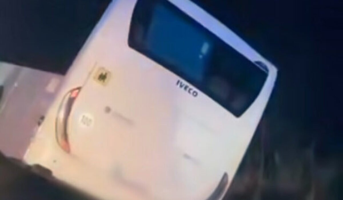 30563_nehoda-640x420.jpg Autobus pri Lučenci vyšiel z cesty a skončil v priekope – VIDEO