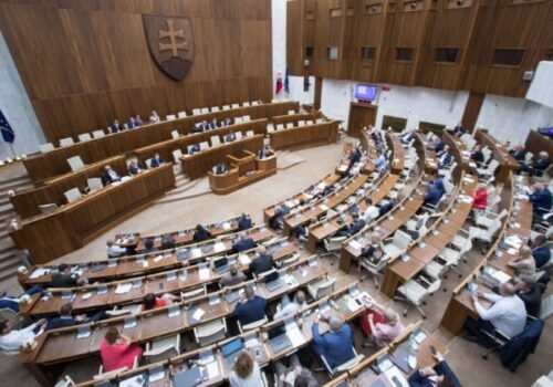 Novela Trestného zákona bola za ohlušujúceho piskotu opozície schválená hlasmi 76 poslancov