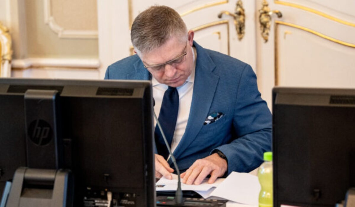 Vláda schválila Ficov iniciatívny materiál, vznikne Rada vlády pre inklúziu marginalizovaných rómskych komunít