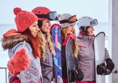 Zimné prázdniny a koncoročné dovolenky sú už za dverami: Kam za dobrou lyžovačkou a na čo nezabudnúť predtým, než vyrazíte na svah?