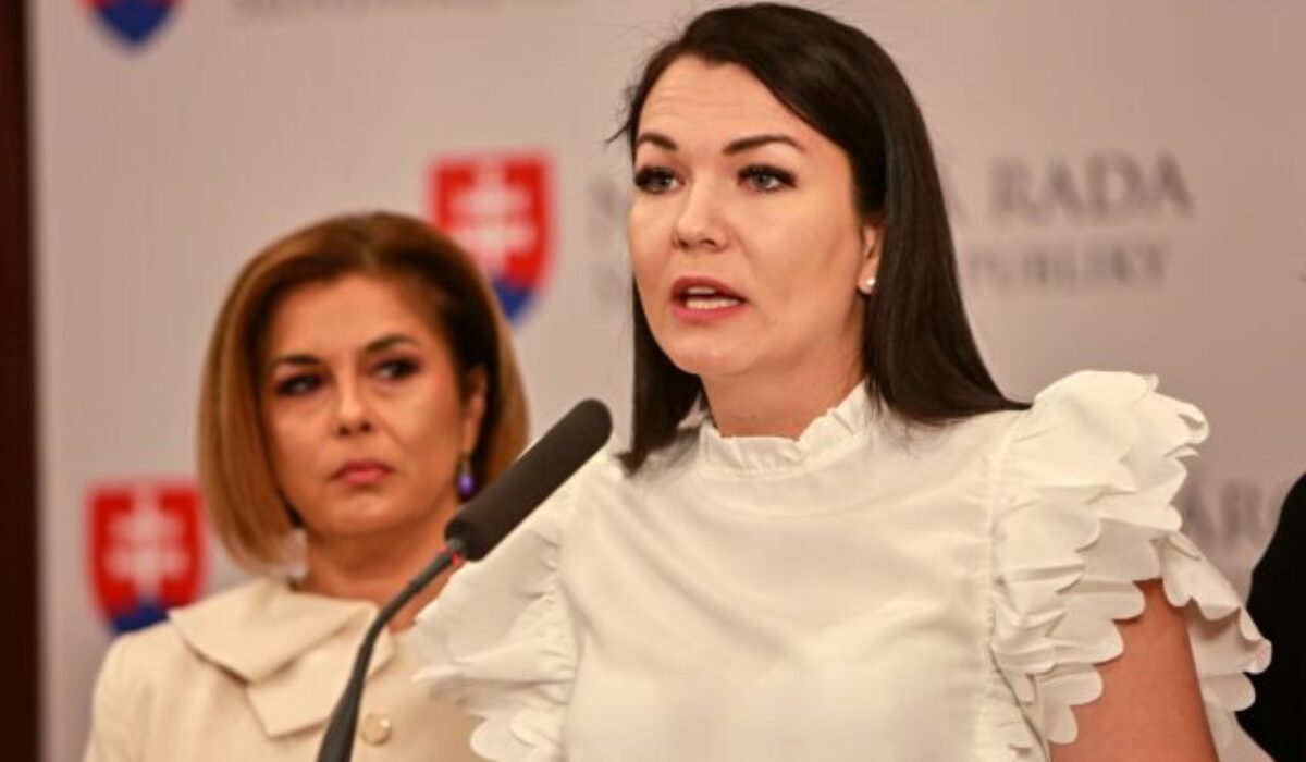 Kompletný spis sexuálneho predátora Epsteina bude čoskoro zverejnený. Lajčák v ňom podľa Jurík nebude chýbať