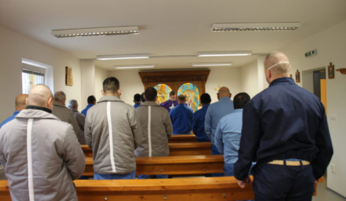 Dvesto odsúdených strávi vianočné sviatky mimo väzenských ústavov