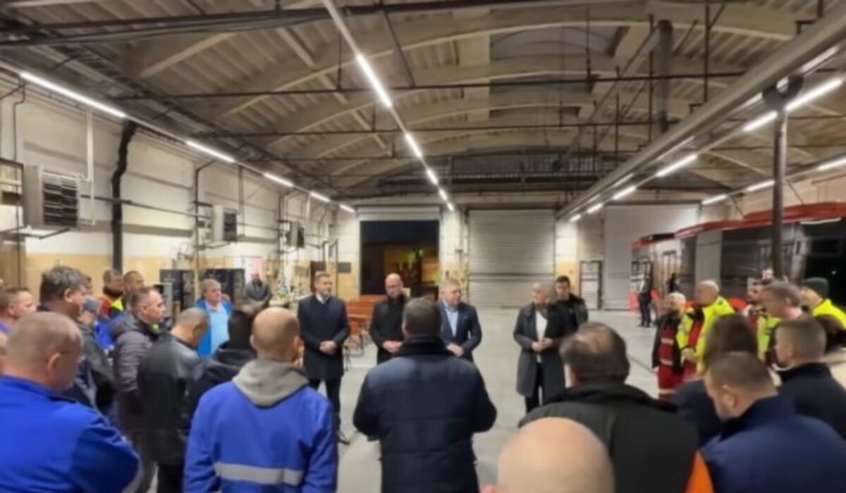 Premiér Fico a minister Ráž skoro ráno navštívili dopravný podnik v Bratislave – VIDEO
