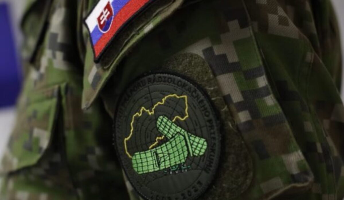 Vzdušný priestor treba chrániť aj počas Vianoc, Kaliňák navštívil vojakov počas sviatočnej služby – VIDEO