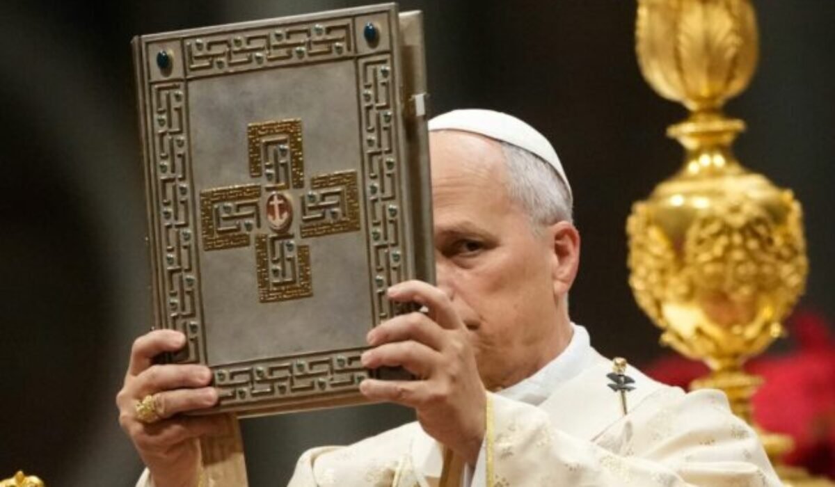 Pápež Lev XIV. vo vianočnej homílii odsúdil „otvorené rany“ vojny, vyjadril nádej na mier v Pásme Gazy a na Ukrajine