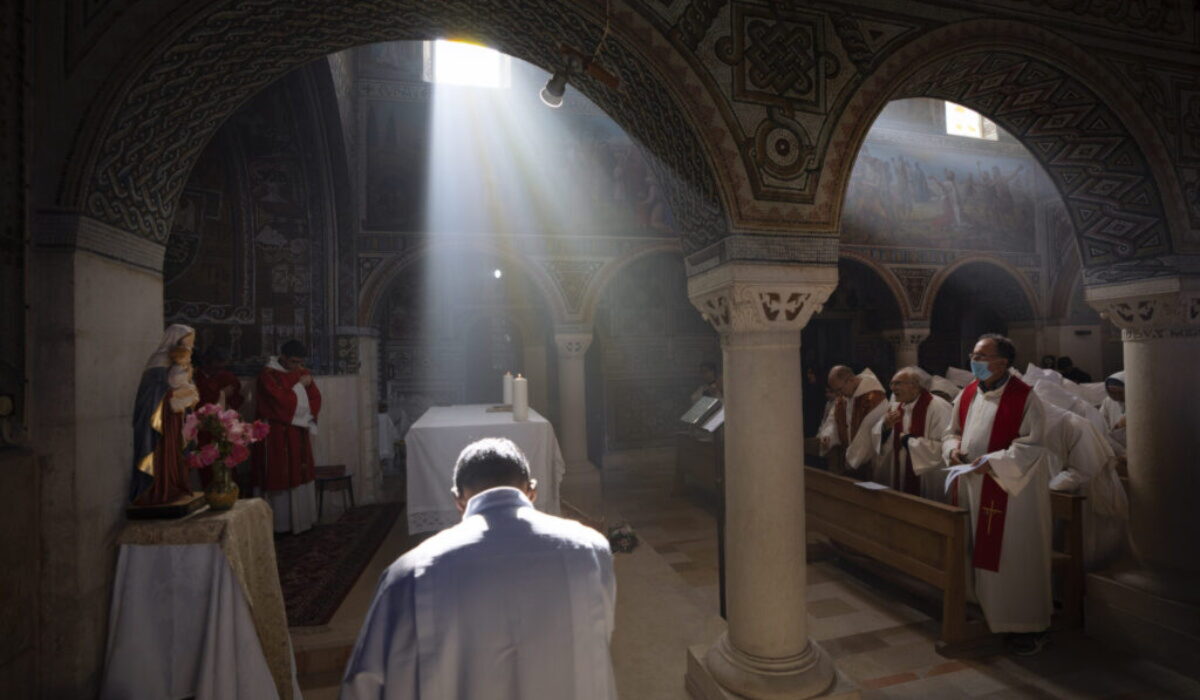 Svätý Štefan bol prvým diakonom a mučeníkom, jeho sviatok sa zaviedol okolo roku 380