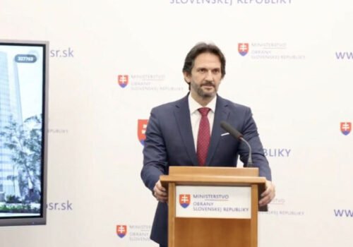 Ministerstvo obrany chce stavať aj cesty. Kaliňák hovorí o R2 smerom na Košice aj o nových projektoch – VIDEO