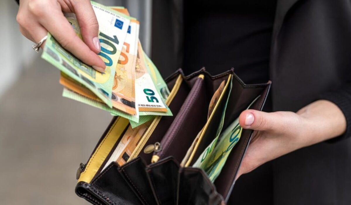 Minimálna mzda na Slovensku vzrástla o 99 eur, vyššie príjmy čakajú tisíce zamestnancov