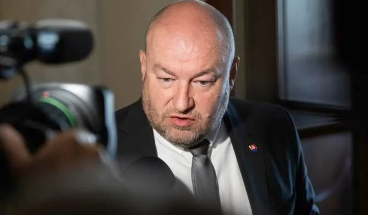 Dopravná nehoda v Očovej: Služobné auto ministra Huliaka skončilo mimo cesty